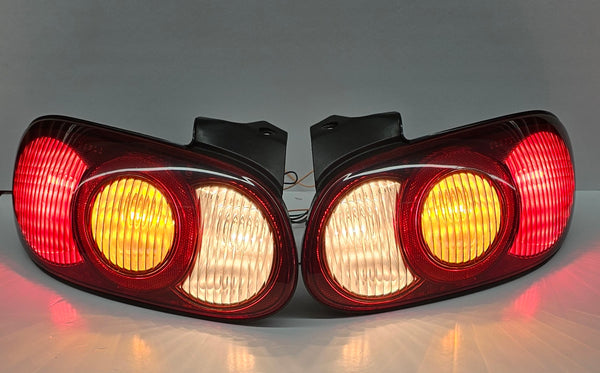 Mazda Miata MX-5 1999–2005 driver side taillight lit