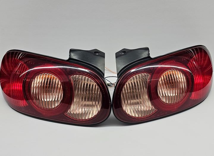 Front view of Mazda Miata 1999–2005 taillight pair